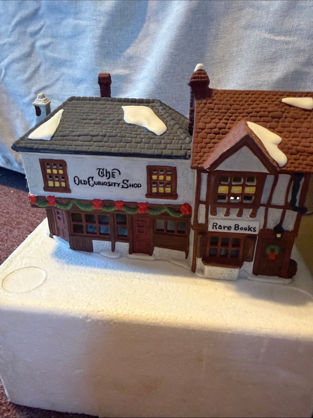 Department 56 Village olde Curiosity Shop Set in White, Gray, Brown, Green, Red